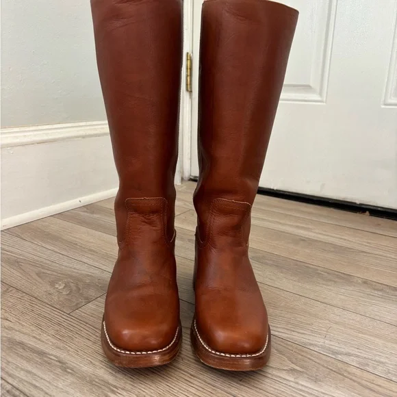 Frye Campus boots in saddle color